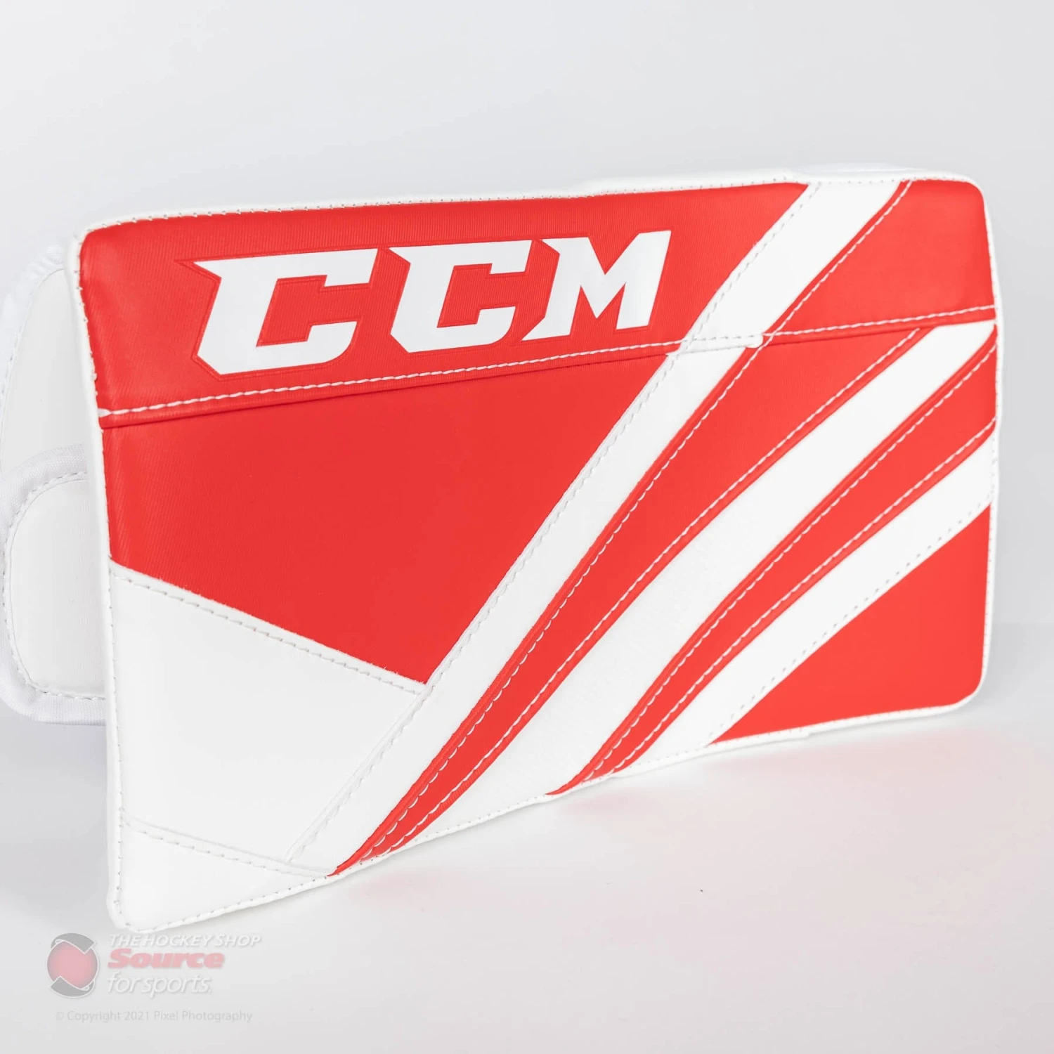 CCM Extreme Flex E5.5 Youth Goalie Blocker 2 CCM Extreme Flex E5.5 Youth Goalie Blocker - Image 2