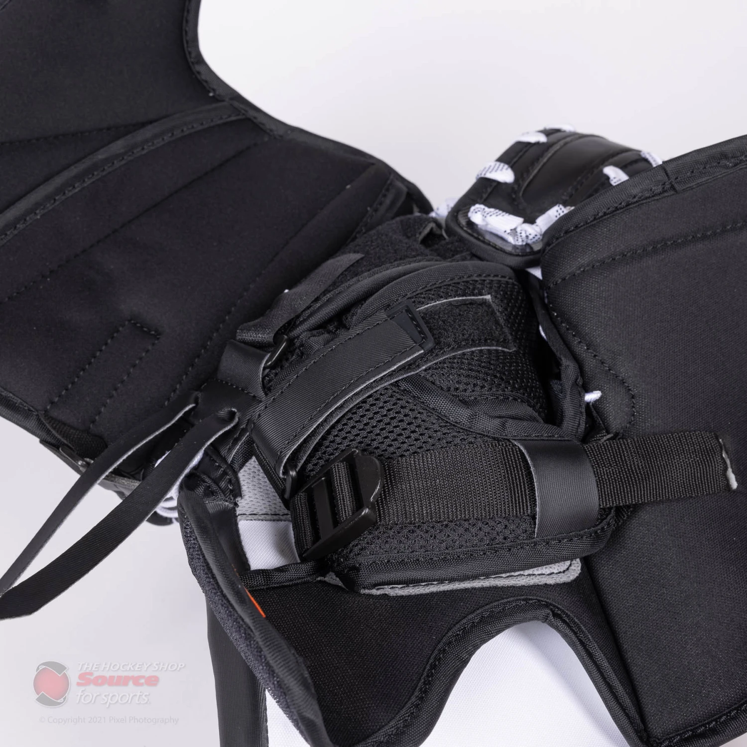 CCM Extreme Flex E5.5 Senior Goalie Catcher - Source Exclusive 9 CCM Extreme Flex E5.5 Senior Goalie Catcher - Source Exclusive - Image 9