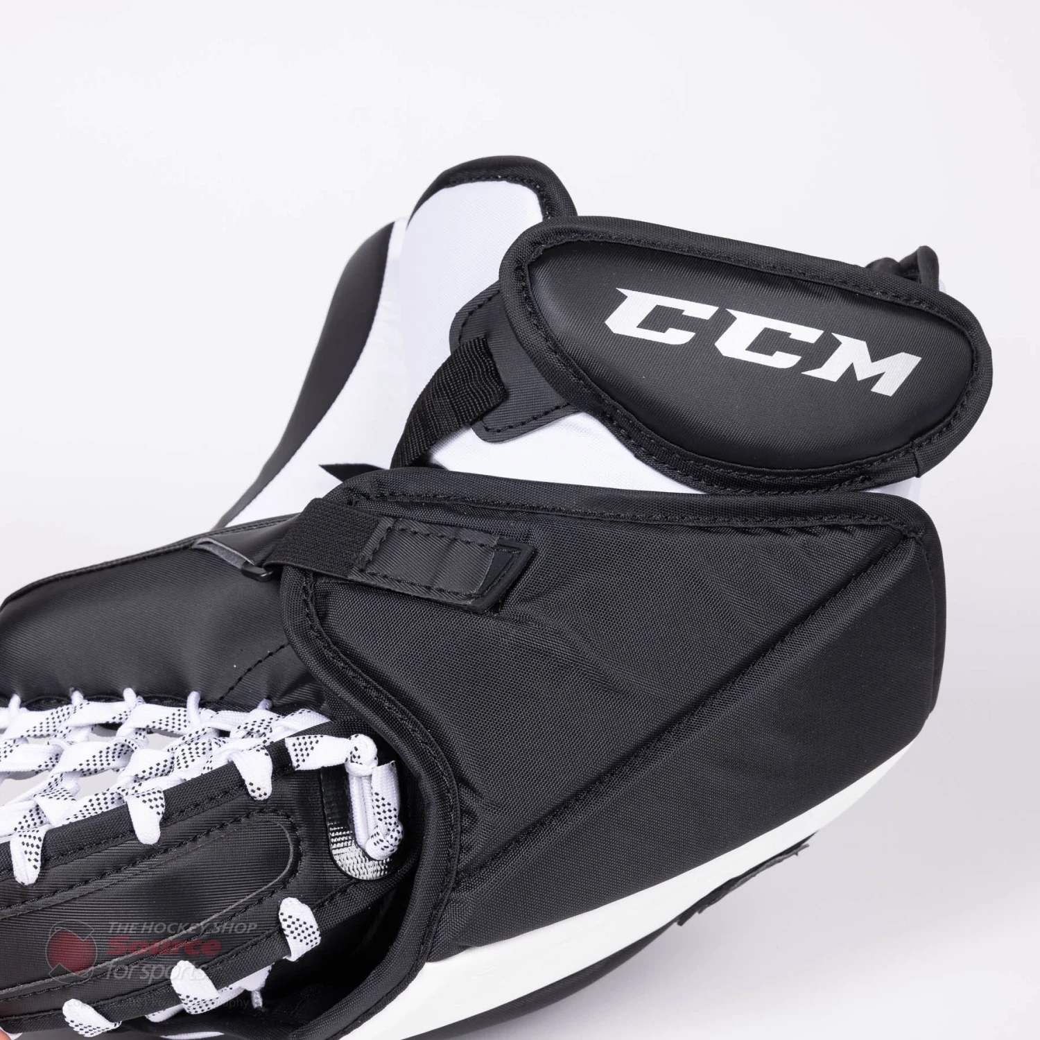 CCM Extreme Flex E5.5 Senior Goalie Catcher - Source Exclusive 6 CCM Extreme Flex E5.5 Senior Goalie Catcher - Source Exclusive - Image 6