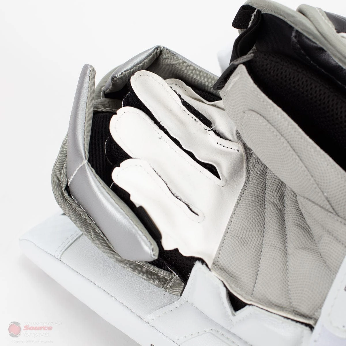 Vaughn Velocity Pro V Elite 2 Pro Carbon Senior Goalie Blocker 10 Vaughn Velocity Pro V Elite 2 Pro Carbon Senior Goalie Blocker - Image 10