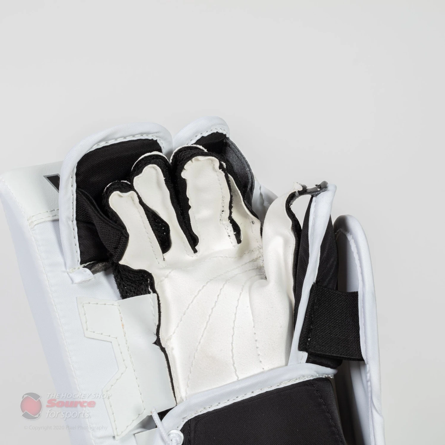 Vaughn Velocity V9 Youth Goalie Blocker 4 Vaughn Velocity V9 Youth Goalie Blocker - Image 4