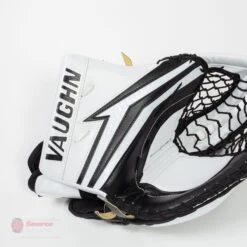 Vaughn Velocity V9 XP Pro Carbon Senior Goalie Catcher 19 Vaughn Velocity V9 XP Pro Carbon Senior Goalie Catcher -Optimal Hockey Shop vaughn catchers vaughn velocity v9 xp pro carbon senior goalie catcher 14508907692098