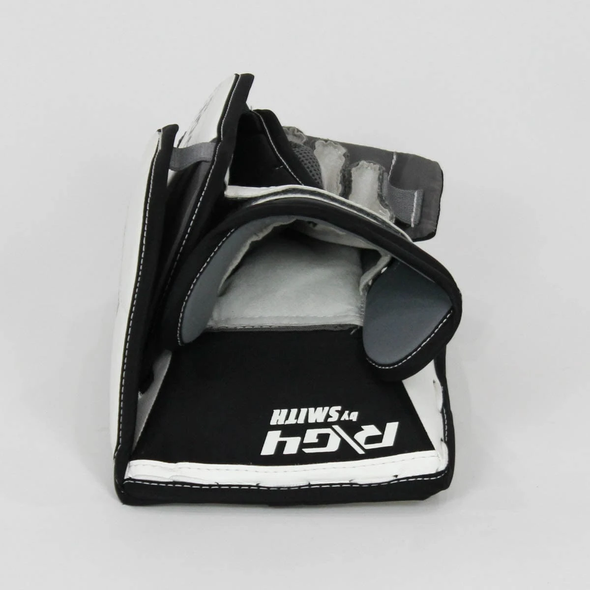 Warrior Ritual G4 Youth Goalie Blocker 3 Warrior Ritual G4 Youth Goalie Blocker - Image 3